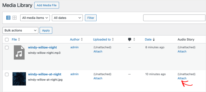 Klicka på länken 'Bifoga' i kolumnen 'Audio Story'
