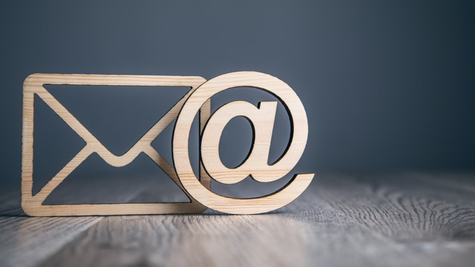 Dirección de correo electrónico comercial gratuita Dirección de correo electrónico